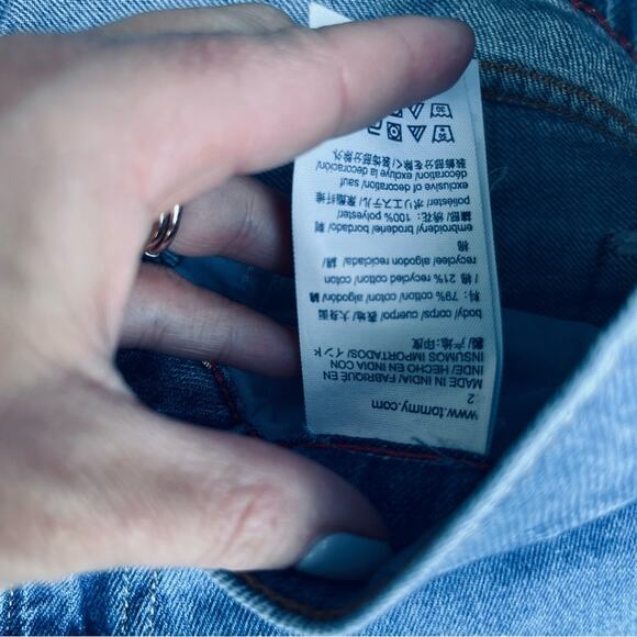 Tommy Hilfiger Slim Boyfriend Logo Embroidered Raw Hem Relaxed Cropped Jeans - Picture 4 of 7